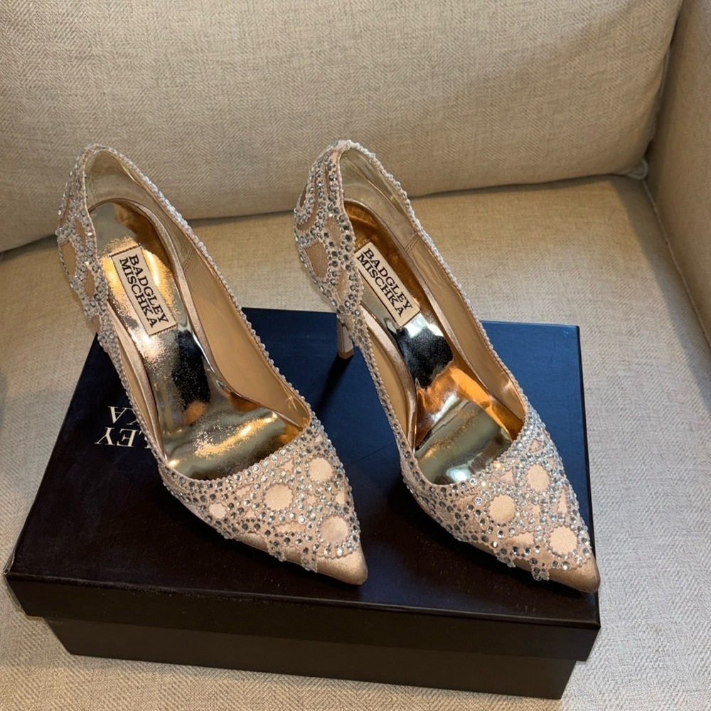 Badgley Mischka Rouge in latsat - champagne color size 6.5